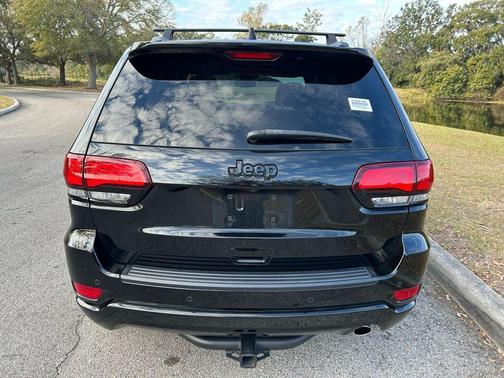 2022 Jeep Grand Cherokee Laredo