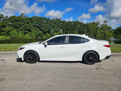 Ice Cap 2025 Toyota Camry SE