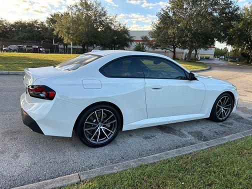 2023 BMW 230 i