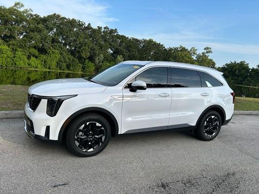 Glacial White Pearl 2025 Kia Sorento S