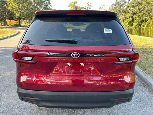 2025 Toyota Grand Highlander Hybrid XLE