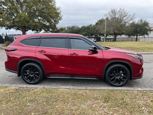 2025 Toyota Highlander XLE