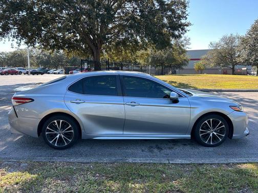 2020 Toyota Camry SE