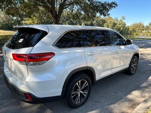 2019 Toyota Highlander LE I4
