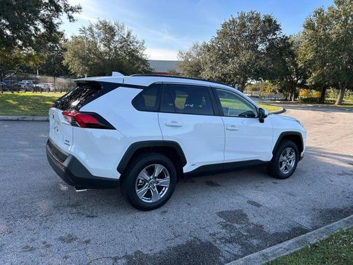 2024 Toyota RAV4 Hybrid XLE