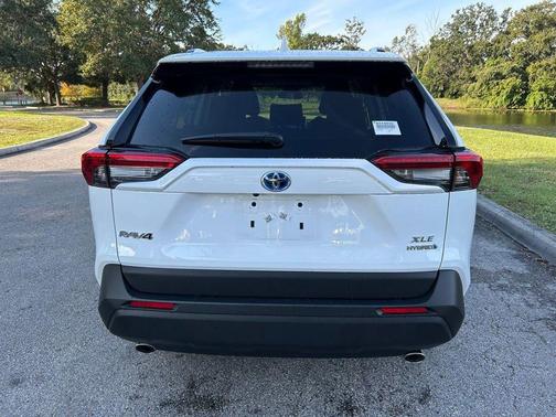 2024 Toyota RAV4 Hybrid XLE