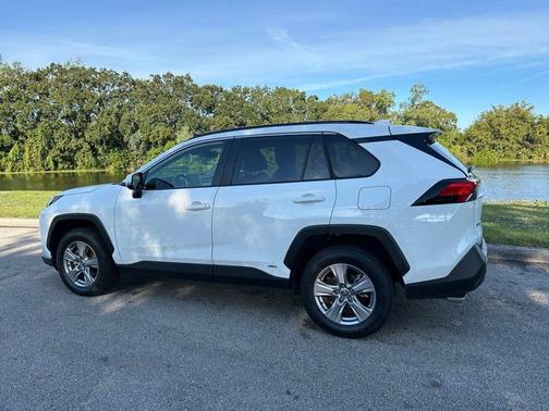 2024 Toyota RAV4 Hybrid XLE