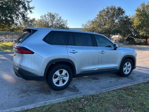 2025 Toyota Highlander LE