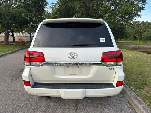 Blizzard Pearl 2019 Toyota Land Cruiser Base
