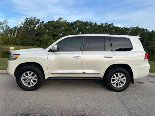 Blizzard Pearl 2019 Toyota Land Cruiser Base