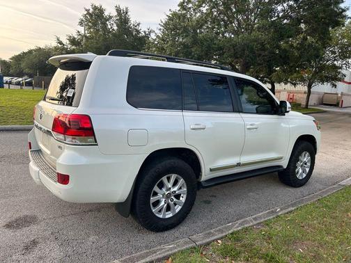 Blizzard Pearl 2019 Toyota Land Cruiser Base