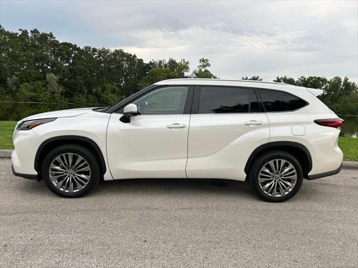 2021 Toyota Highlander Platinum