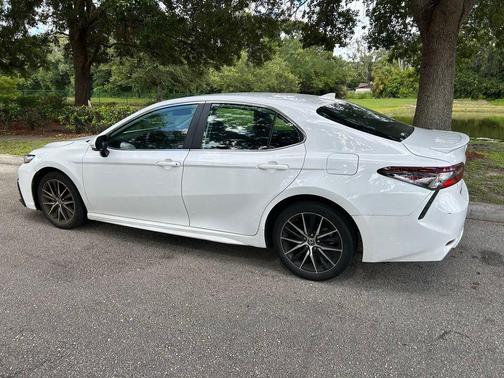 Ice Cap 2023 Toyota Camry SE