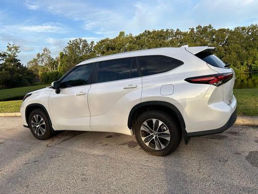 2024 Toyota Highlander XLE