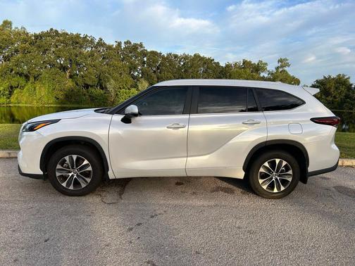 2024 Toyota Highlander XLE
