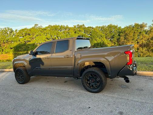 2025 Toyota Tacoma SR5