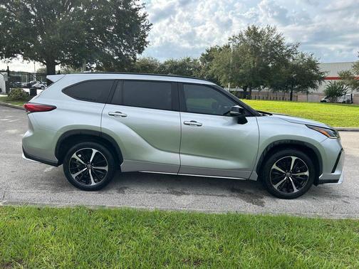 2022 Toyota Highlander XSE