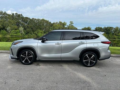 2022 Toyota Highlander XSE