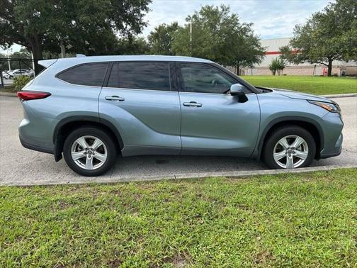 2020 Toyota Highlander LE
