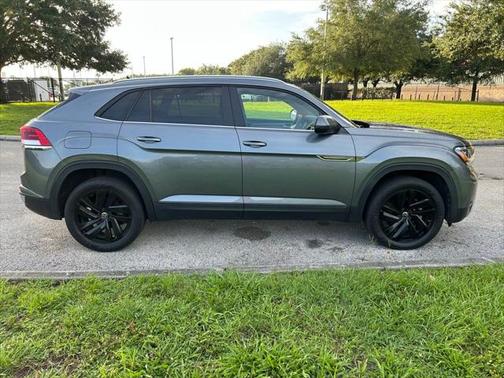 2022 Volkswagen Atlas Cross Sport 2.0T SE w/Technology