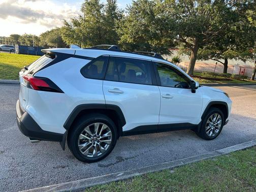 Wind Chill Pearl 2025 Toyota RAV4 XLE Premium