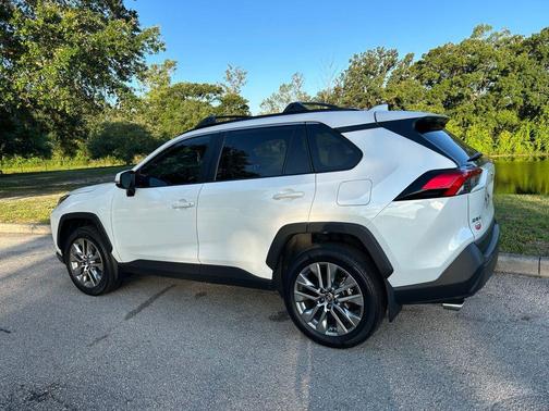 Wind Chill Pearl 2025 Toyota RAV4 XLE Premium