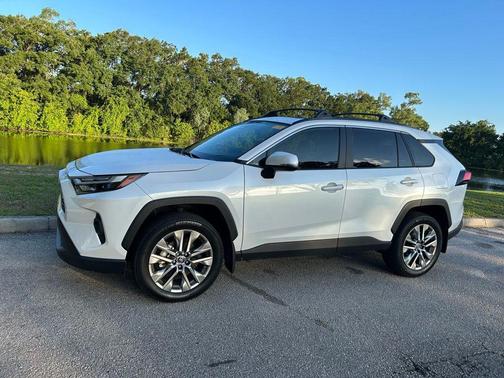 Wind Chill Pearl 2025 Toyota RAV4 XLE Premium