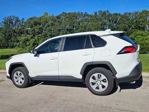 2024 Toyota RAV4 LE