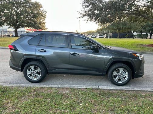 2025 Toyota RAV4 Hybrid LE