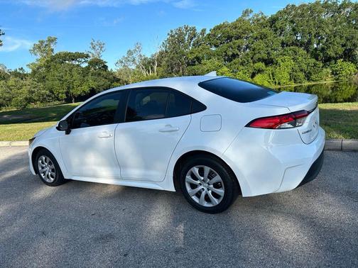 Ice Cap 2024 Toyota Corolla LE