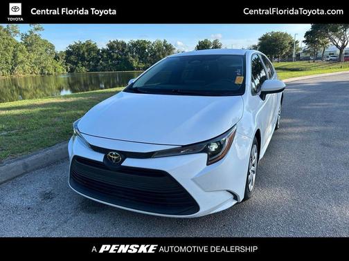 Ice Cap 2024 Toyota Corolla LE