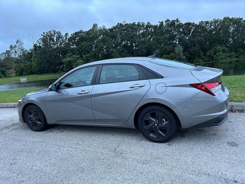 2021 Hyundai ELANTRA SEL