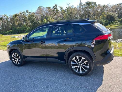 2024 Toyota Corolla Cross XLE