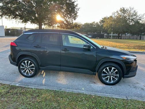 2024 Toyota Corolla Cross XLE