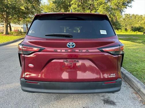2021 Toyota Sienna XLE 8 Passenger