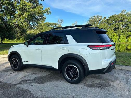Pearl White Tricoat/Super Black 2023 Nissan Pathfinder Rock Creek 4WD