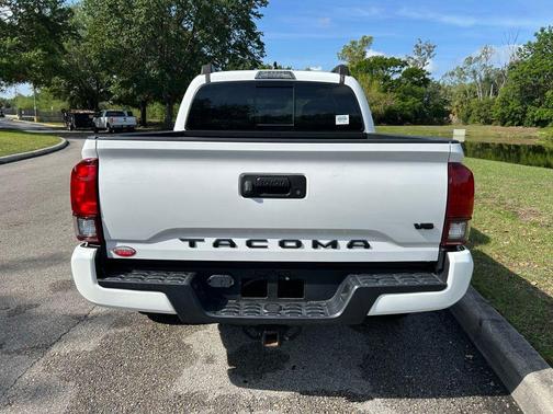 Ice Cap 2023 Toyota Tacoma SR5