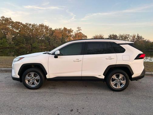 2025 Toyota RAV4 Hybrid XLE