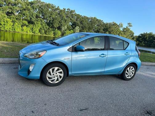 Sparkling Sea Metallic 2015 Toyota Prius c Four