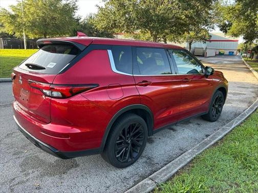 2022 Mitsubishi Outlander Black Edition 2WD