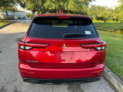 2022 Mitsubishi Outlander Black Edition 2WD