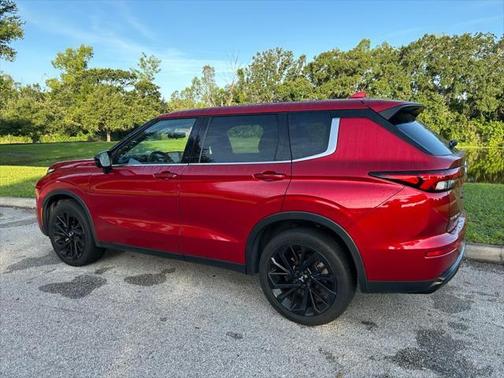 2022 Mitsubishi Outlander Black Edition 2WD