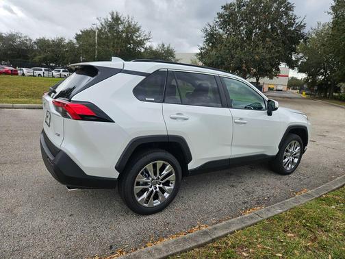 Wind Chill Pearl 2024 Toyota RAV4 XLE Premium