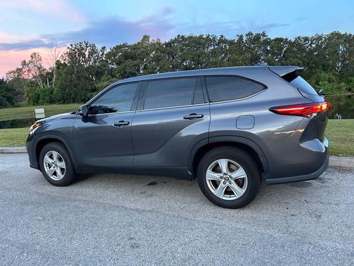 2022 Toyota Highlander LE