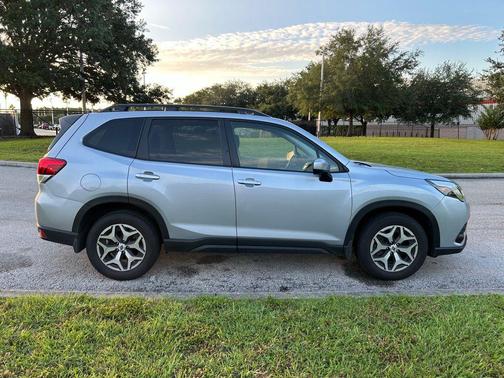 2024 Subaru Forester Premium