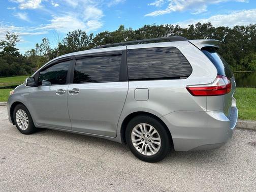 2016 Toyota Sienna XLE Premium