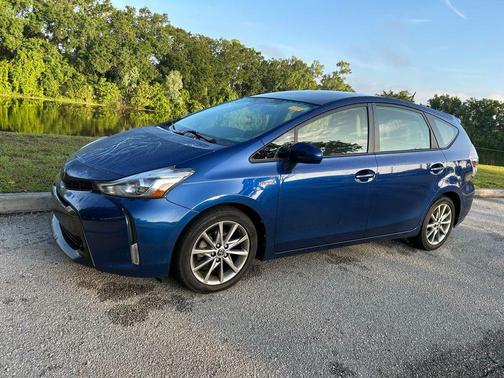 Blue Ribbon Metallic 2017 Toyota Prius v Five