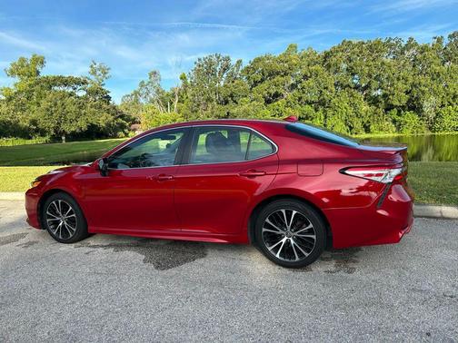 2020 Toyota Camry SE