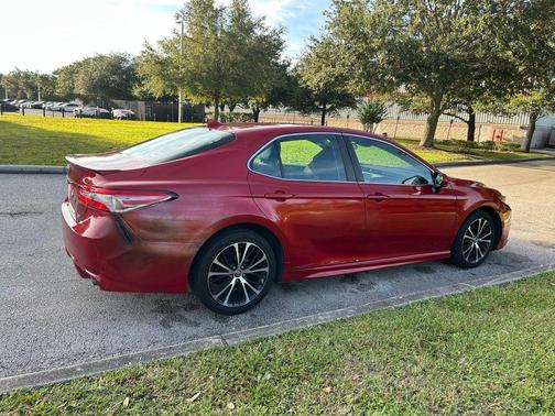 2020 Toyota Camry SE