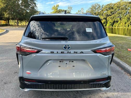 2023 Toyota Sienna XSE 7 Passenger